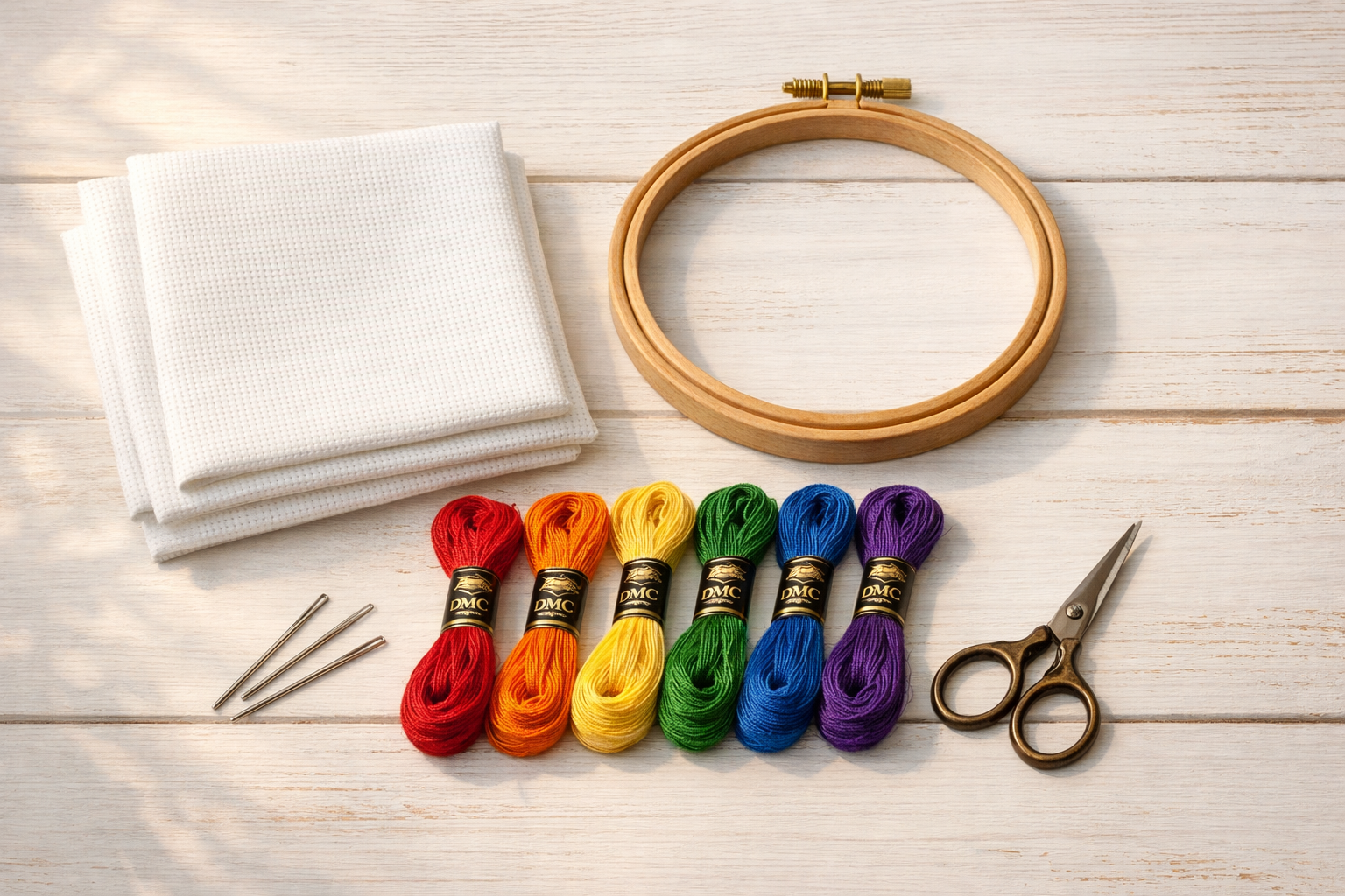 Kanaviçe için temel malzemeler: Aida kumaş, muline iplikler, kasnak ve iğne